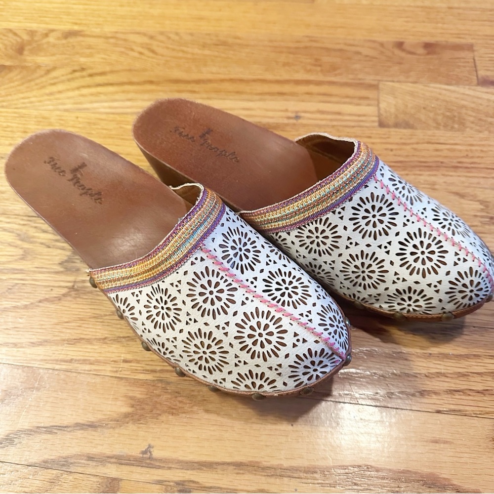 Free People White and Tan Floral Mules